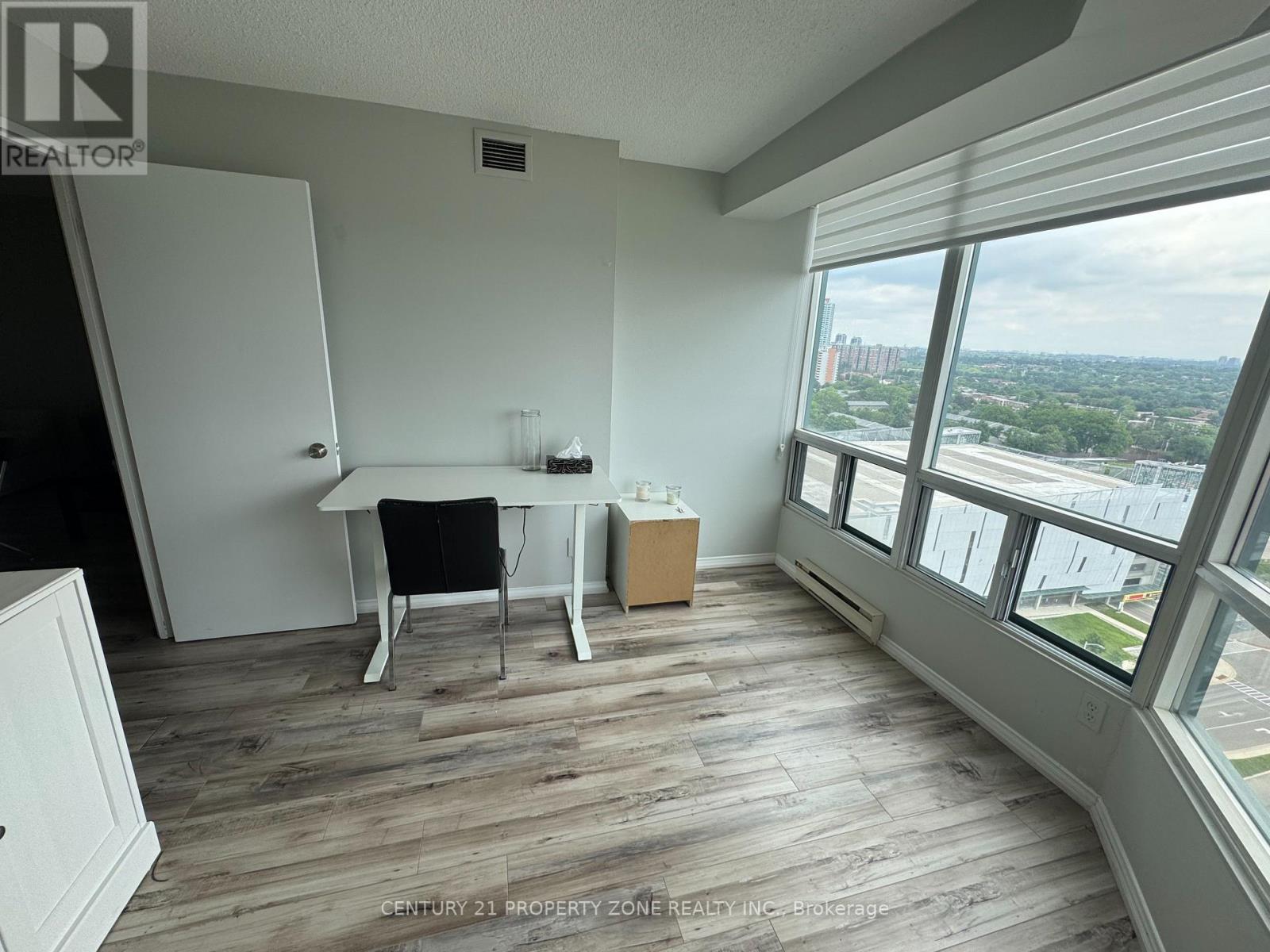 2015 - 115 Hillcrest Avenue, Mississauga, Ontario  L5B 3Y9 - Photo 7 - W13505498