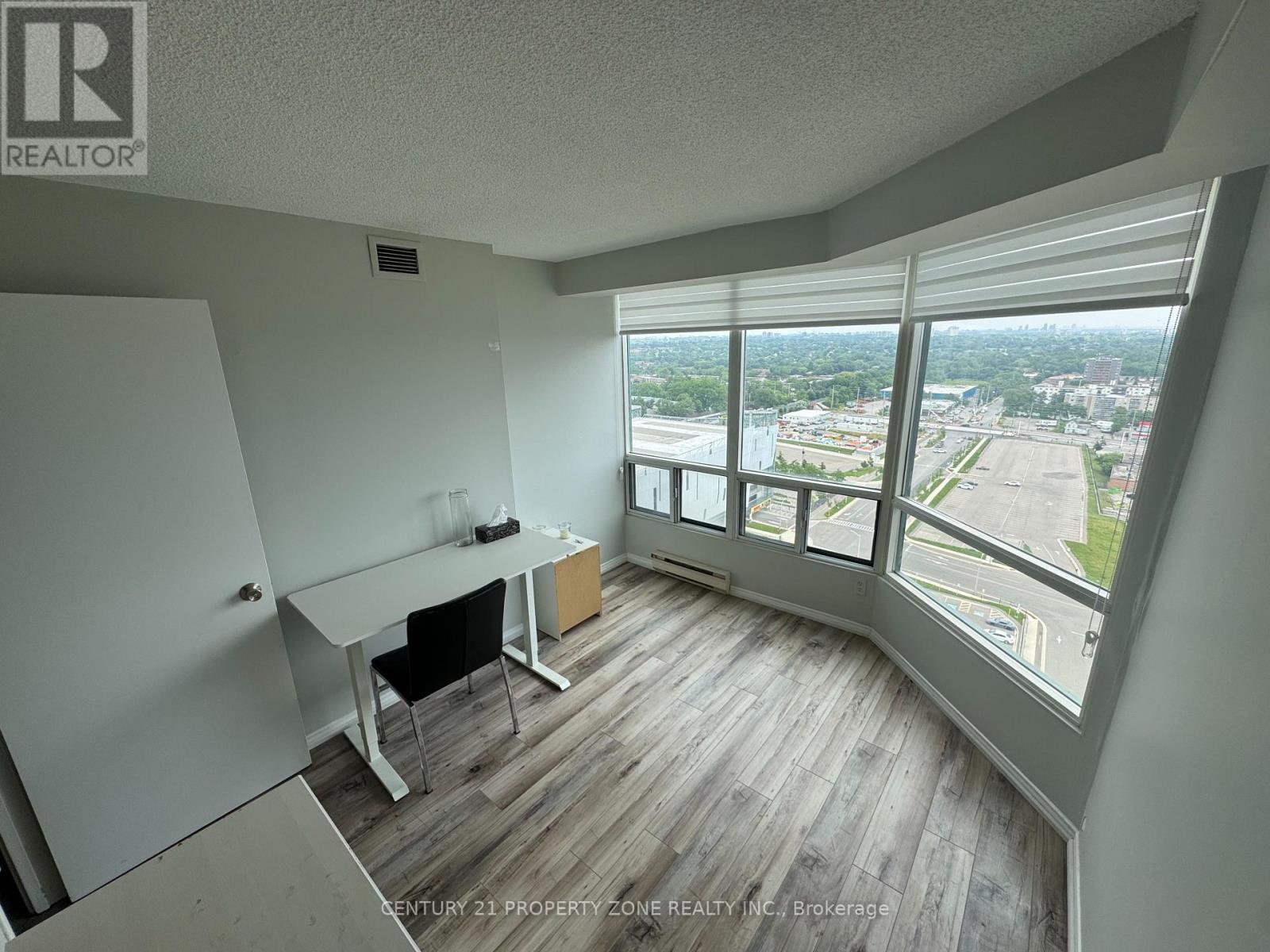 2015 - 115 Hillcrest Avenue, Mississauga, Ontario  L5B 3Y9 - Photo 8 - W13505498