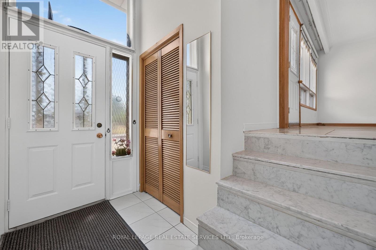108 Anthia Drive, Toronto, Ontario  M9L 1K8 - Photo 4 - W13505640