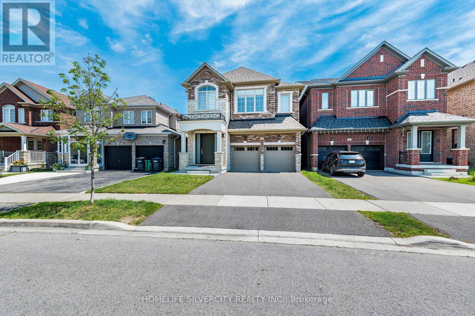 33 Rainbrook Close, Brampton, Ontario  L6R 0Y9 - Photo 2 - W13505672