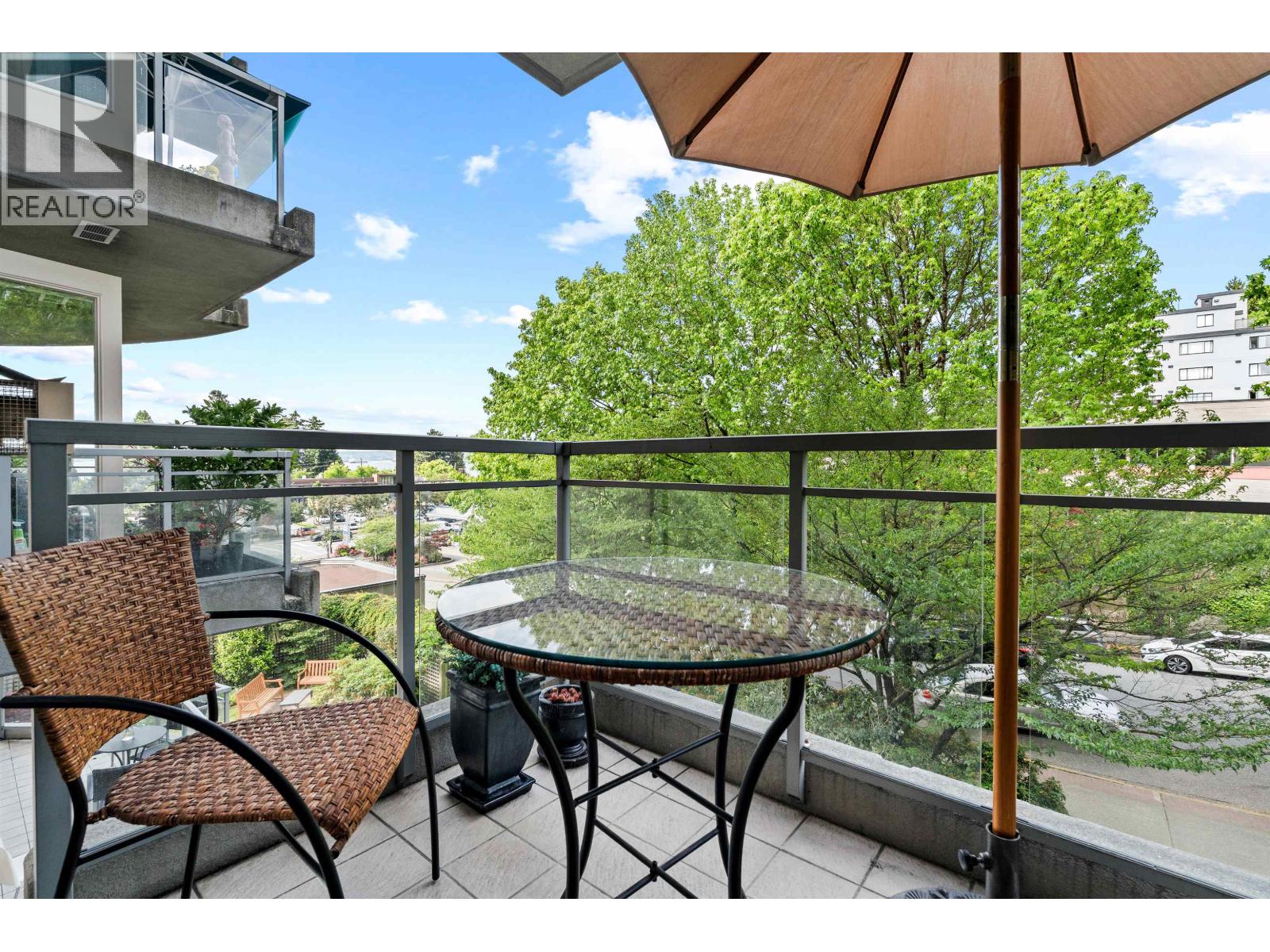302 588 16th Street, West Vancouver, British Columbia  V7V 3R7 - Photo 4 - R3141233