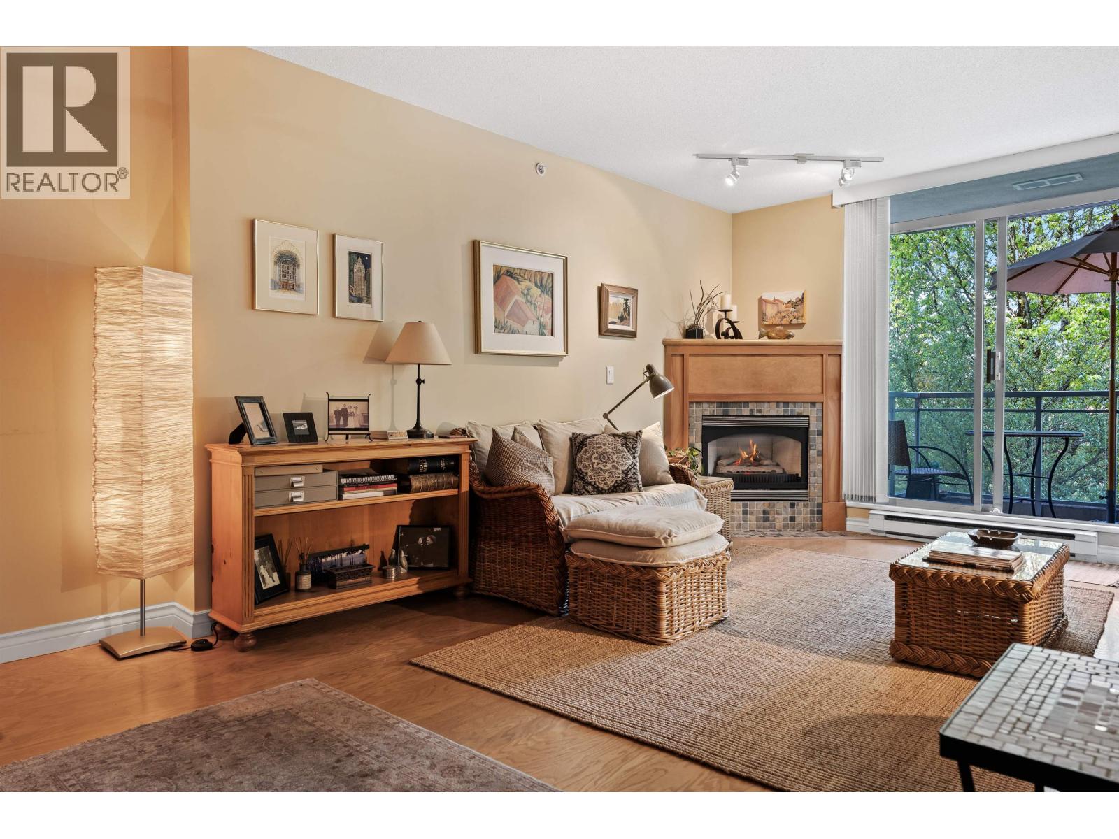 302 588 16th Street, West Vancouver, British Columbia  V7V 3R7 - Photo 8 - R3141233