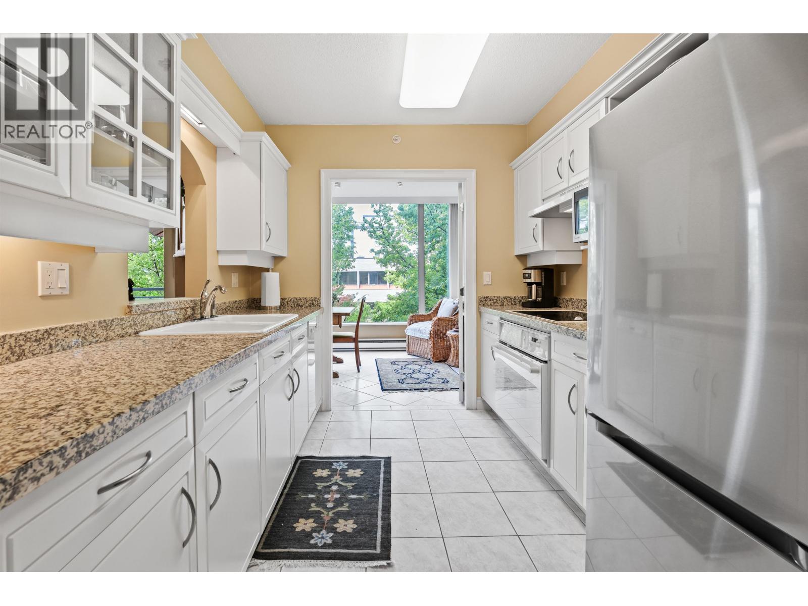 302 588 16th Street, West Vancouver, British Columbia  V7V 3R7 - Photo 9 - R3141233