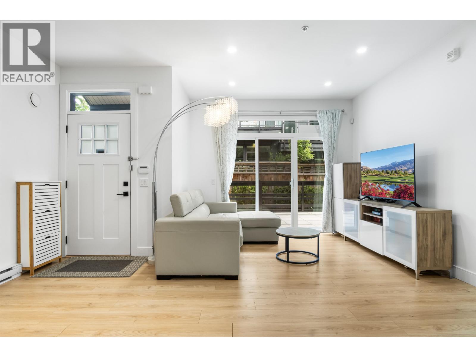 106 7131 17th Avenue, Burnaby, British Columbia  V3N 1K8 - Photo 2 - R3141241