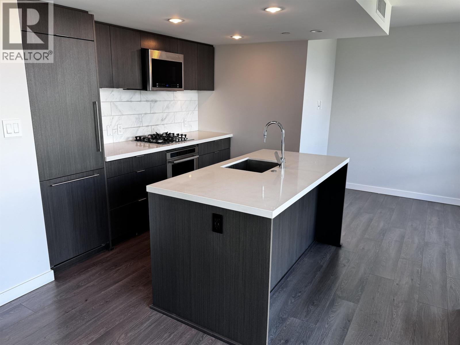 1904 8189 CAMBIE STREET