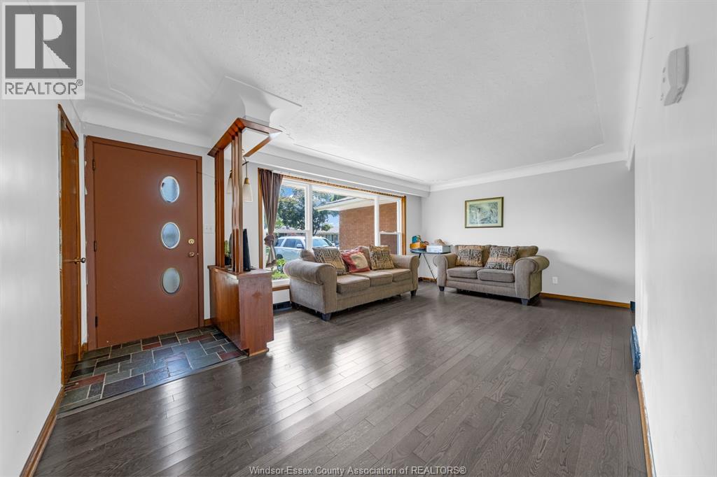 71 Danforth Avenue, Leamington, Ontario N8H 2P8 - Photo 2 - 26015571