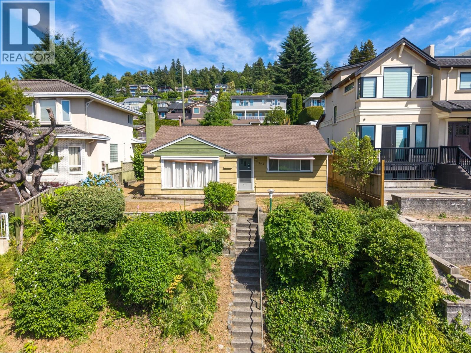 7280 BARNET ROAD, Burnaby, British Columbia