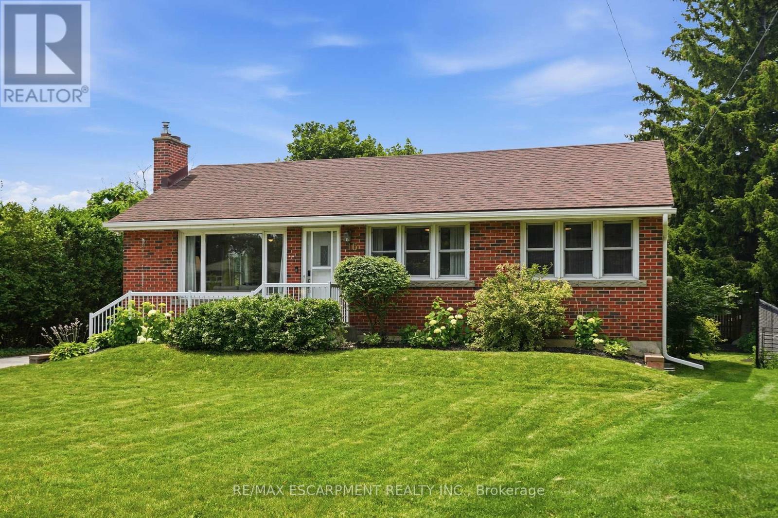 16 Kings Forest Drive, Hamilton, Ontario  L8T 4J3 - Photo 2 - X13505818