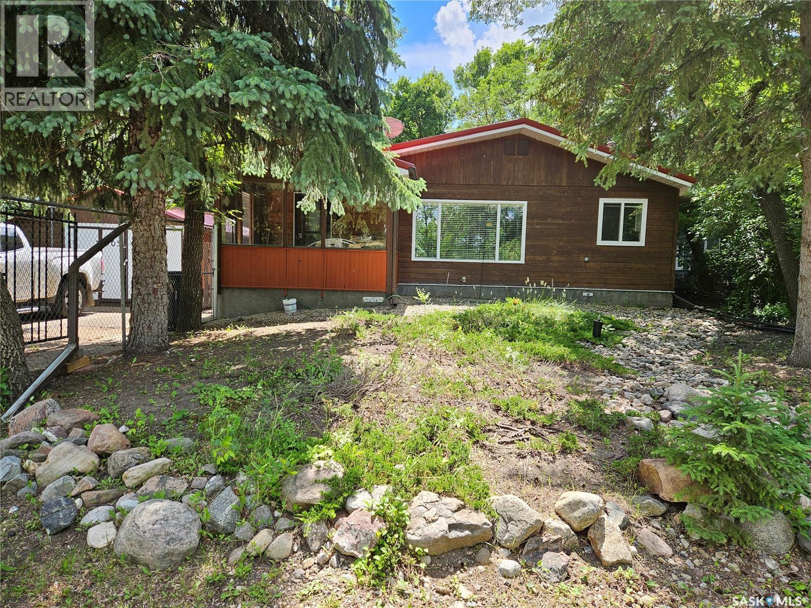 1105 6th Avenue, Regina Beach, Saskatchewan  S0G 4C0 - Photo 2 - SK040998