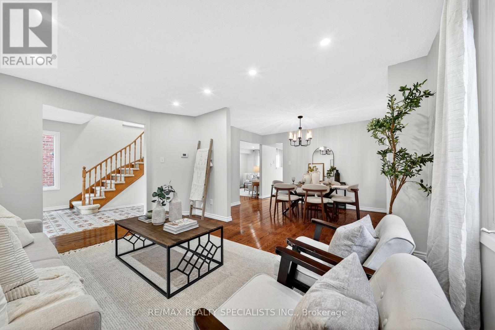 17 Payzac Avenue, Toronto, Ontario  M1E 5A7 - Photo 1 - E13500108