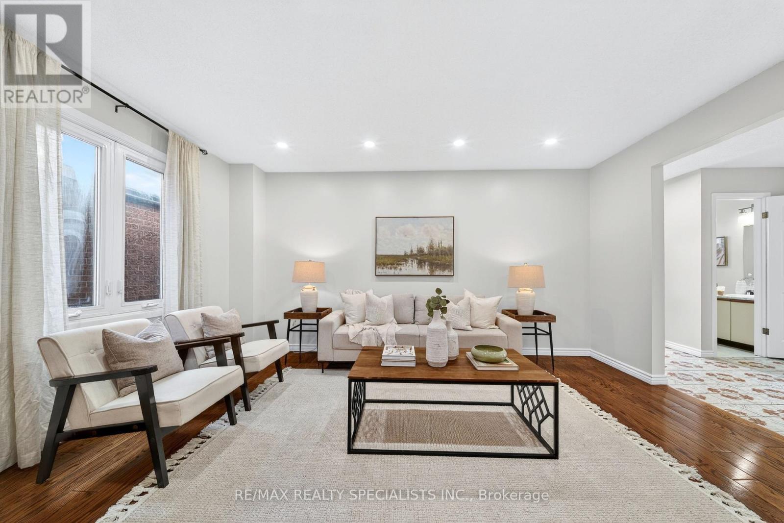 17 Payzac Avenue, Toronto, Ontario  M1E 5A7 - Photo 3 - E13500108