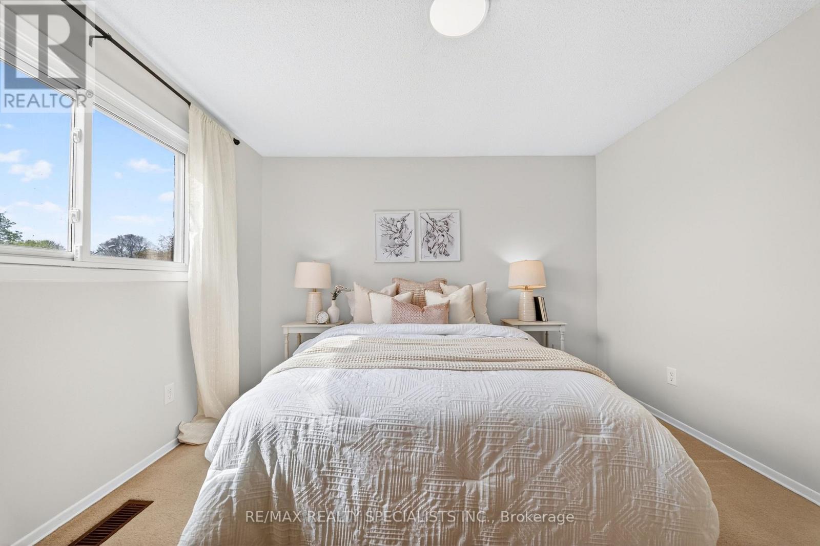 17 Payzac Avenue, Toronto, Ontario  M1E 5A7 - Photo 13 - E13500108