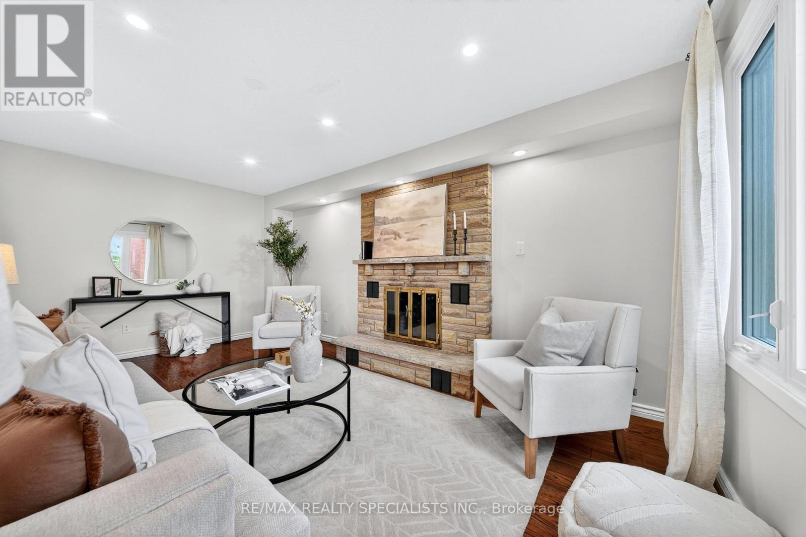 17 Payzac Avenue, Toronto, Ontario  M1E 5A7 - Photo 7 - E13500108