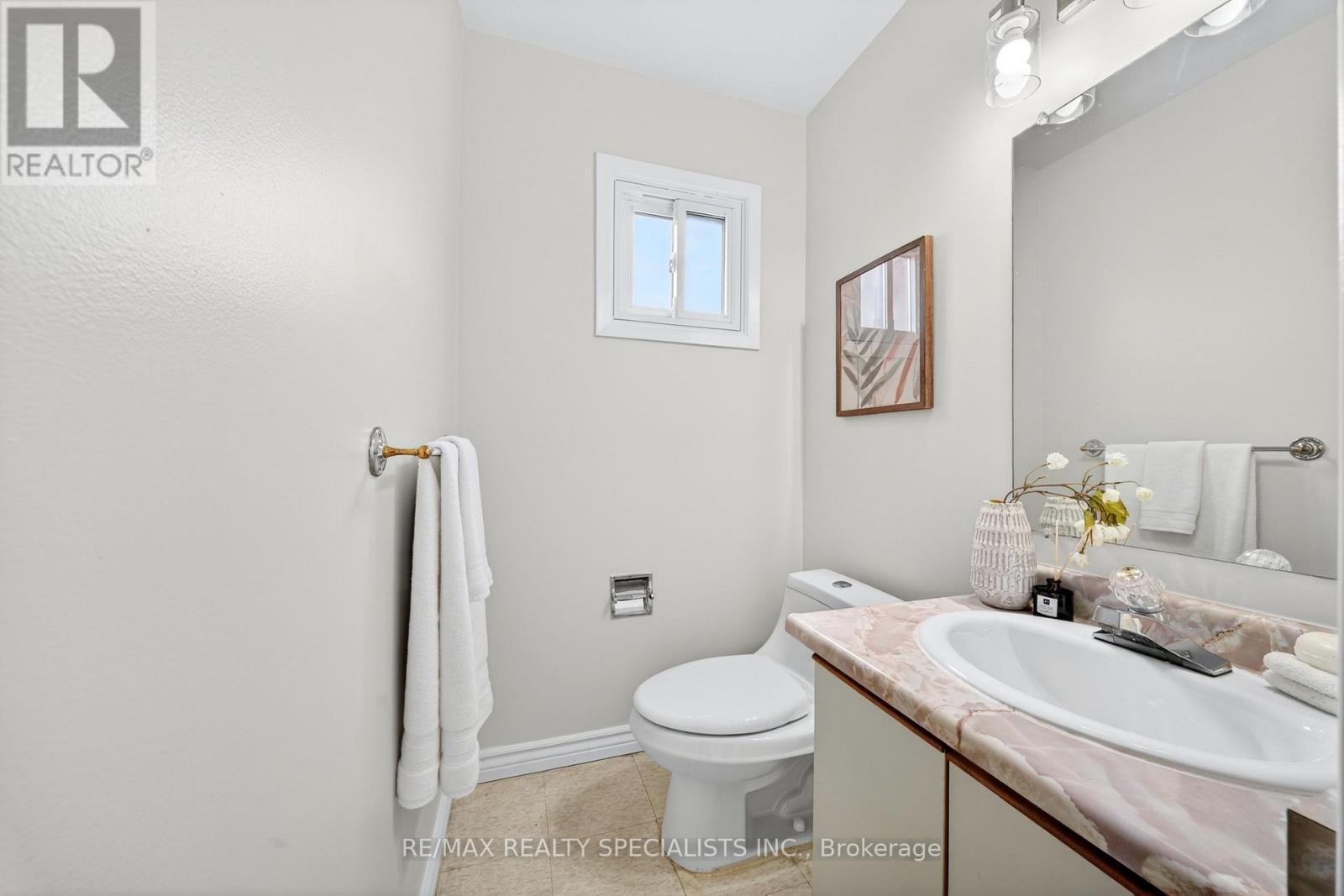 17 Payzac Avenue, Toronto, Ontario  M1E 5A7 - Photo 8 - E13500108