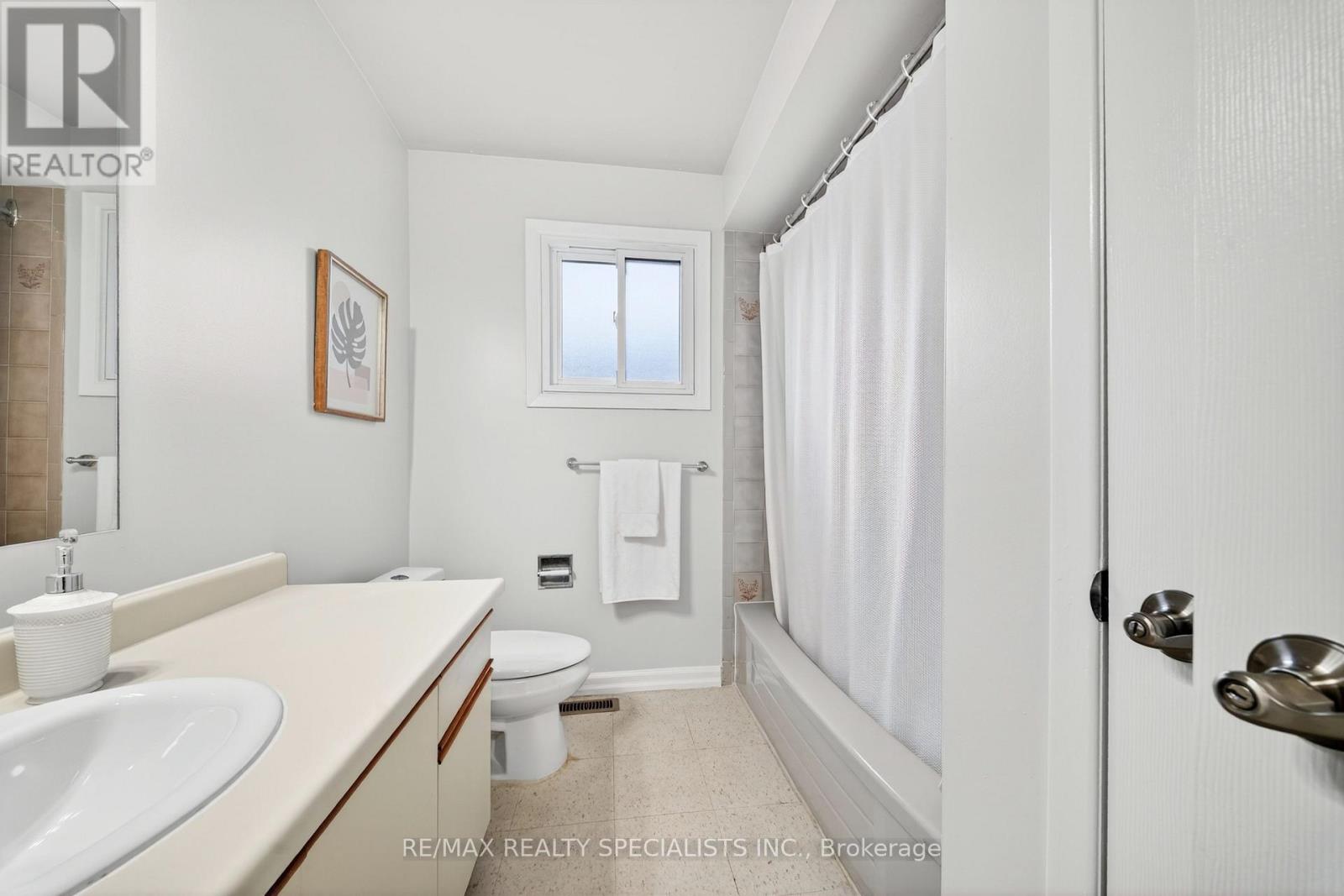 17 Payzac Avenue, Toronto, Ontario  M1E 5A7 - Photo 14 - E13500108