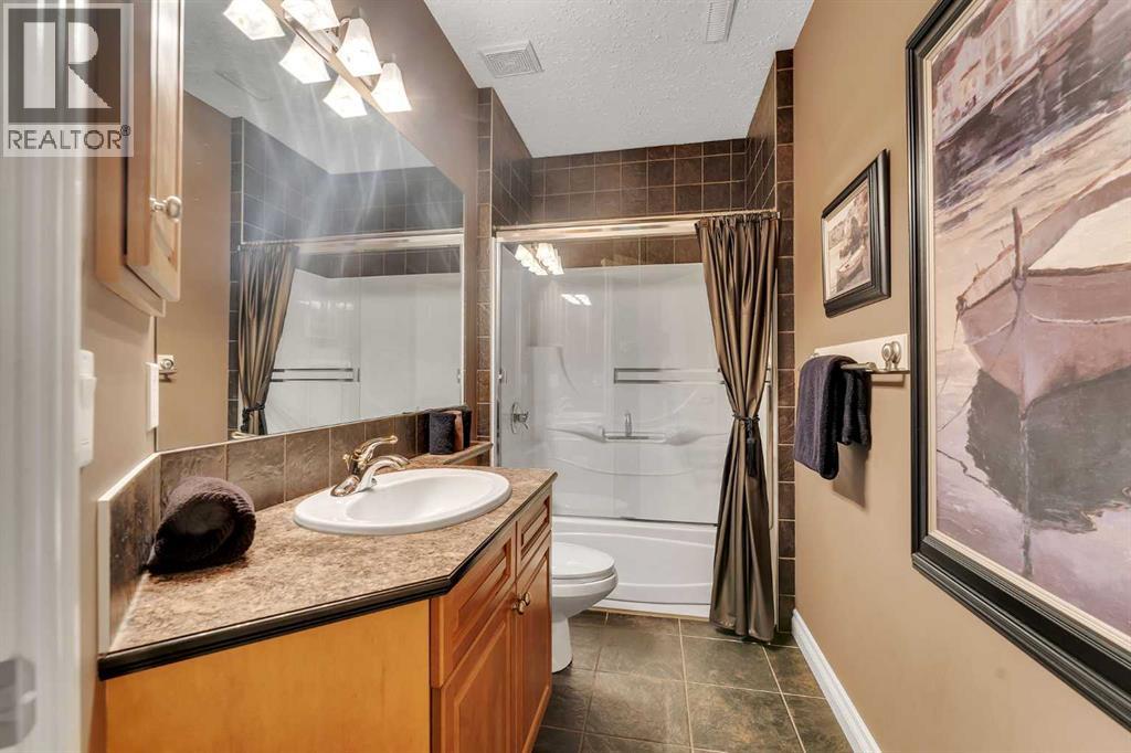 15 Discovery Valley Cove Sw, Calgary, Alberta  T3H 5H3 - Photo 38 - A2323166