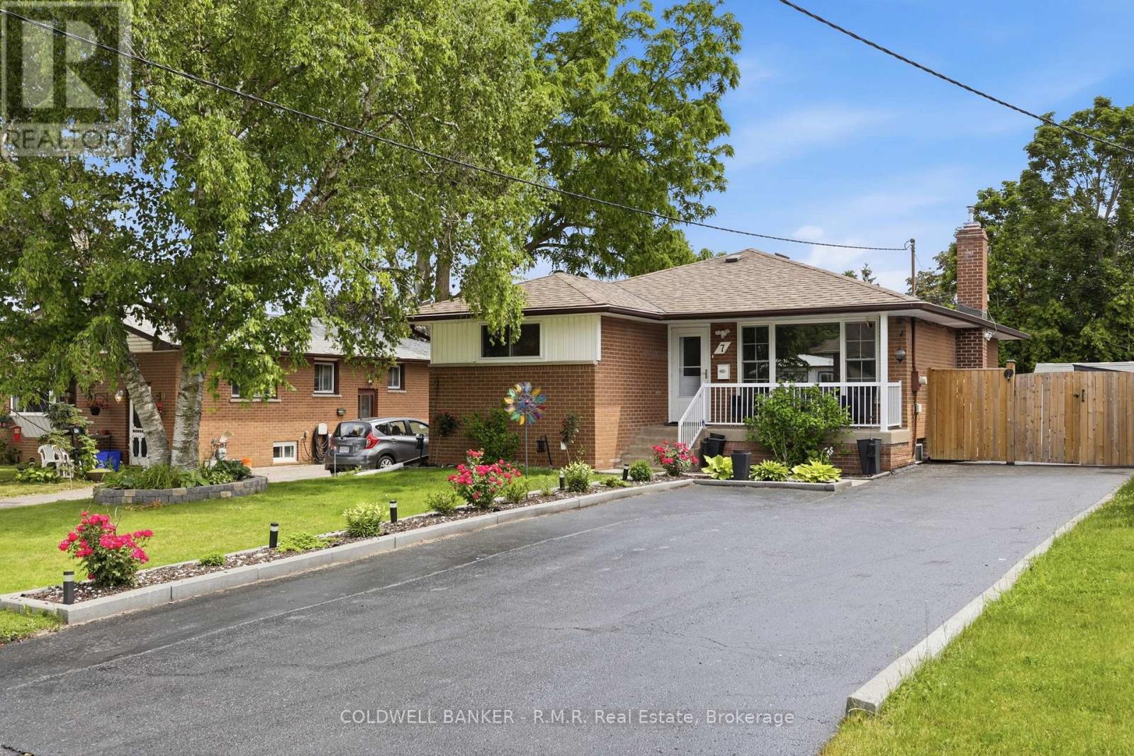 7 Summerfield Court, Clarington, Ontario  L1C 2E8 - Photo 2 - E13505934