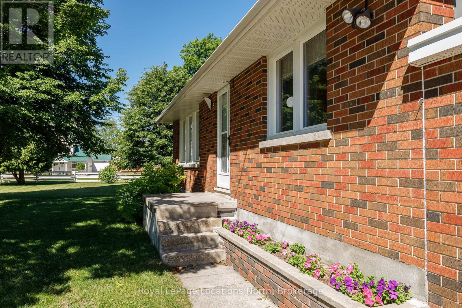 2 Buist Street, Clearview (Nottawa), Ontario  L0M 1P0 - Photo 10 - S13506100