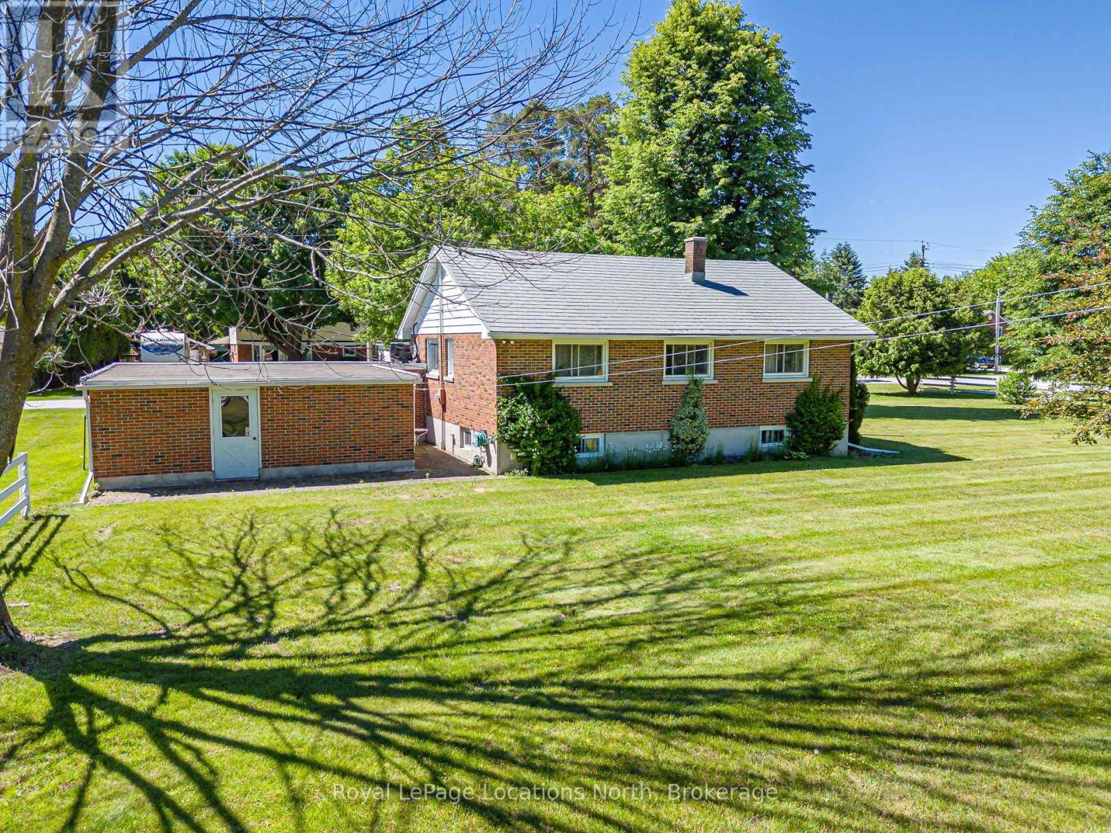 2 Buist Street, Clearview (Nottawa), Ontario  L0M 1P0 - Photo 3 - S13506100
