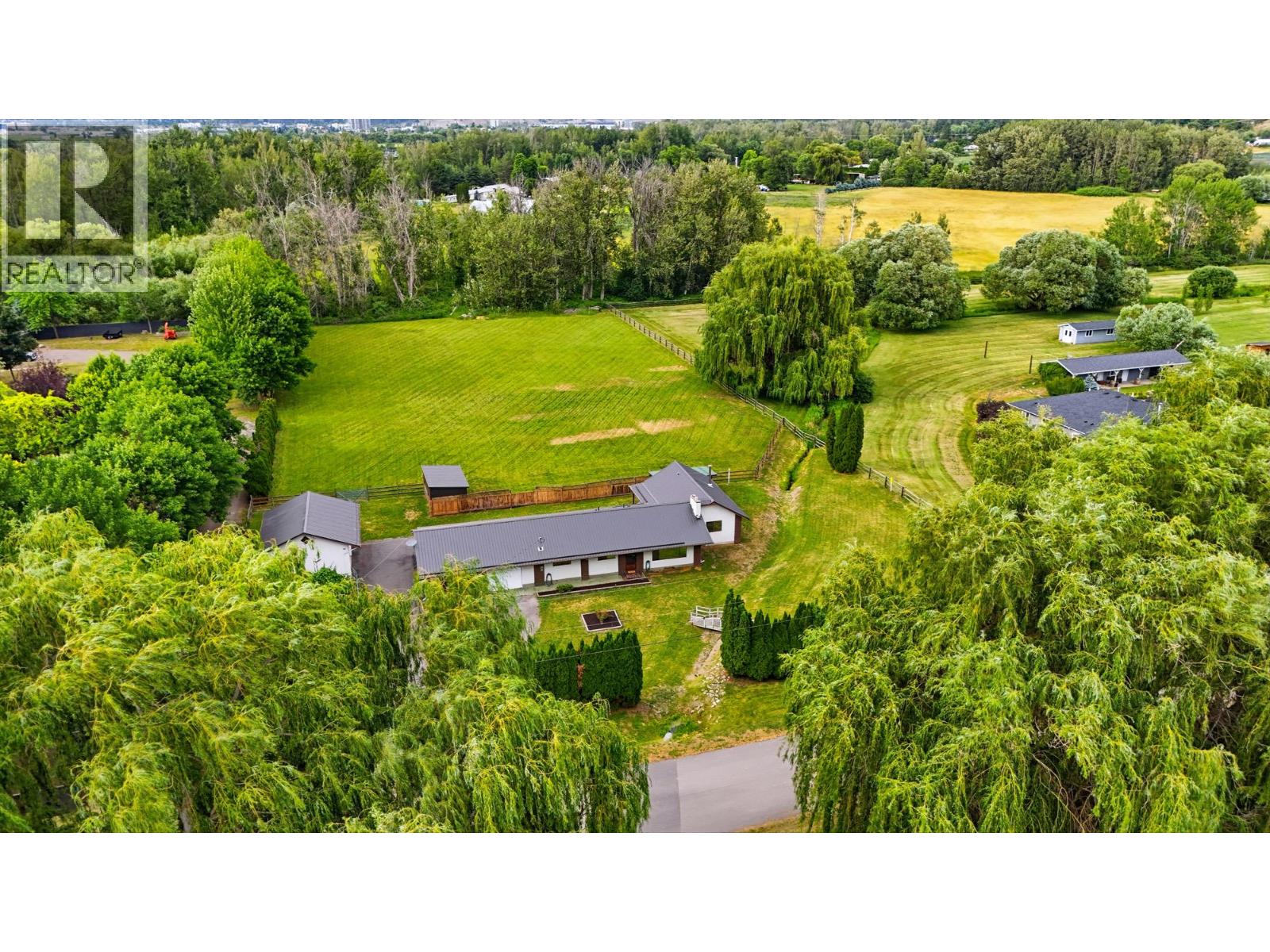 1988 Heimlich Road, Kelowna, British Columbia  V1W 4A8 - Photo 3 - 10391636