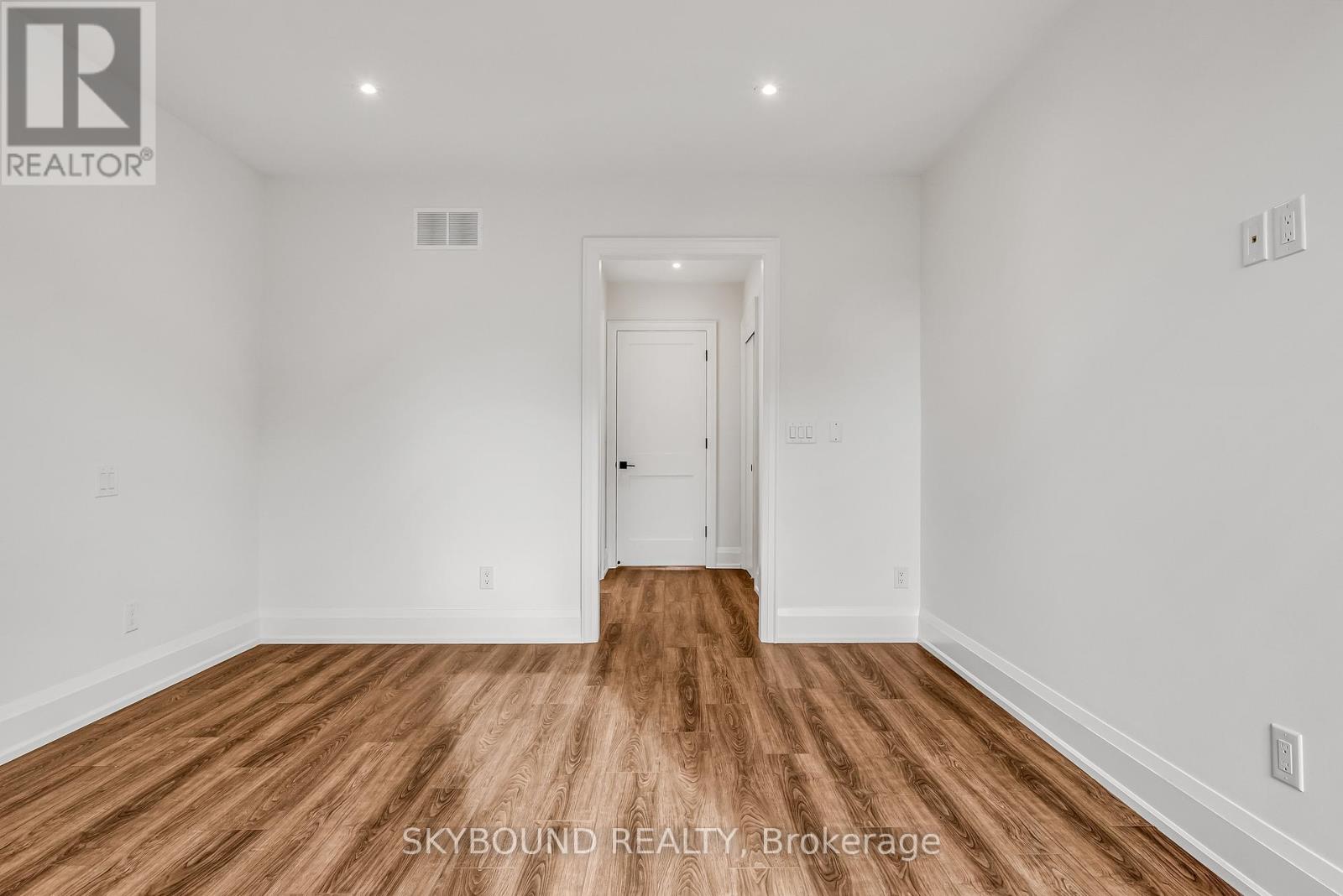 B - 323 Mortimer Avenue, Toronto, Ontario  M4J 2C9 - Photo 14 - E13506036
