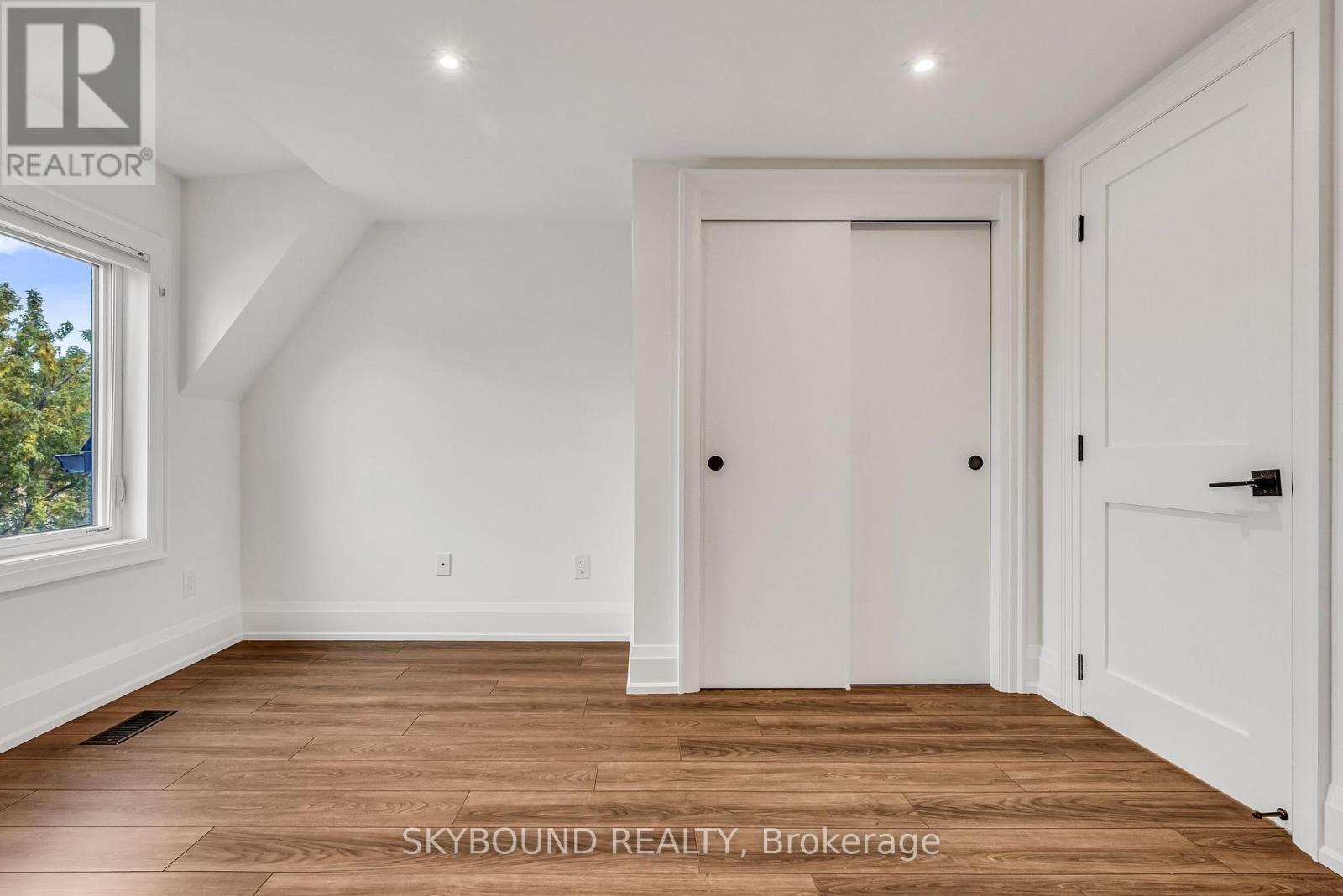 B - 323 Mortimer Avenue, Toronto, Ontario  M4J 2C9 - Photo 18 - E13506036