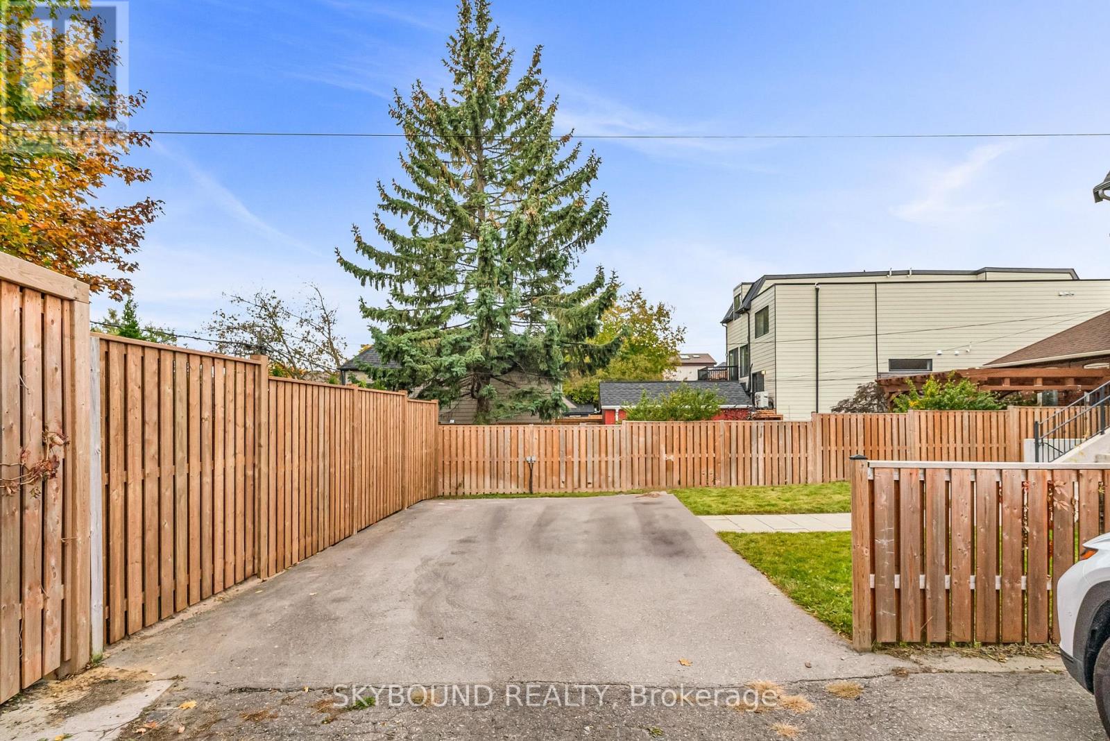 B - 323 Mortimer Avenue, Toronto, Ontario  M4J 2C9 - Photo 35 - E13506036