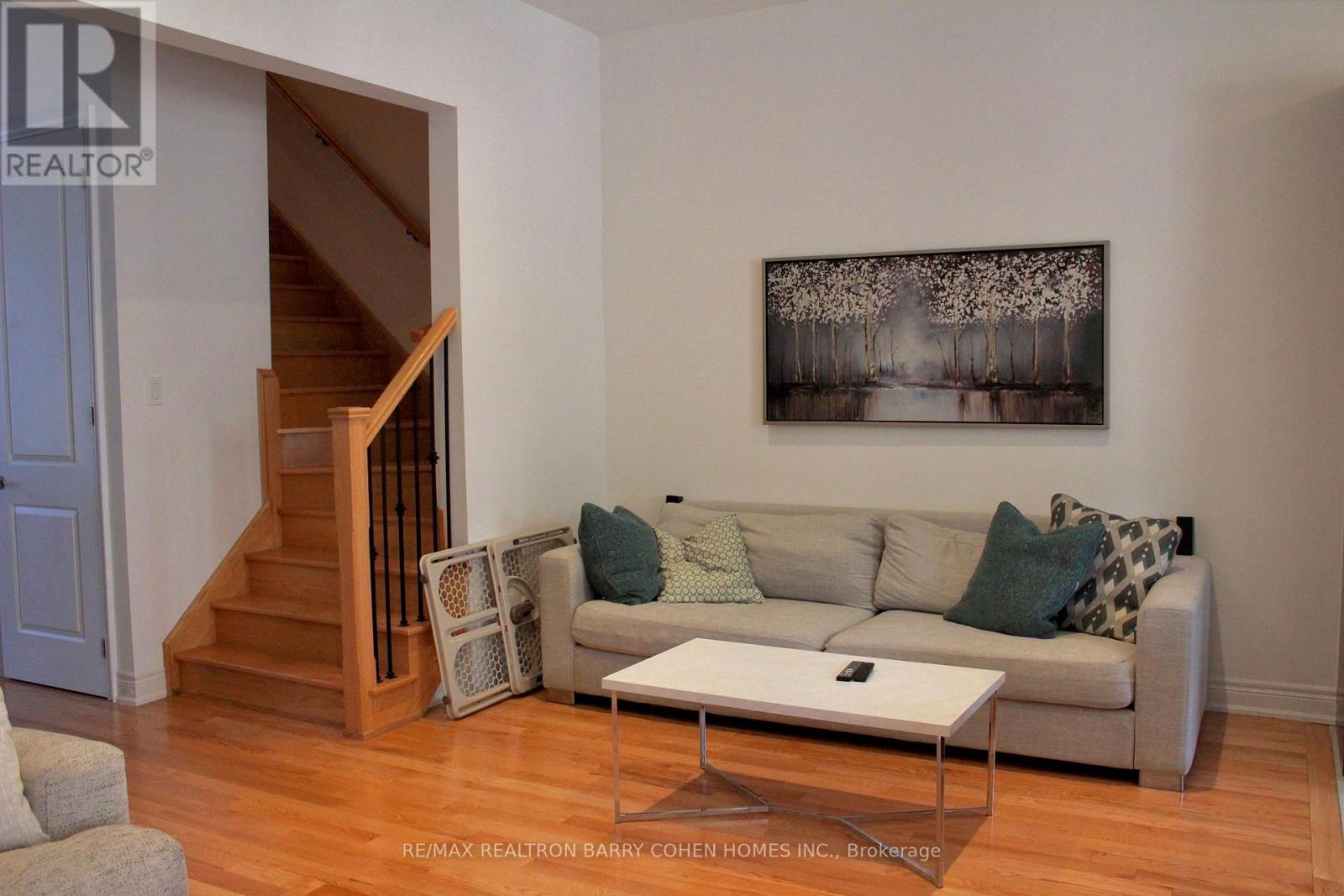 19 Latchford Lane S, Richmond Hill, Ontario  L4C 7V6 - Photo 5 - N13505978