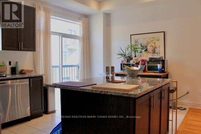 19 Latchford Lane S, Richmond Hill, Ontario  L4C 7V6 - Photo 7 - N13505978