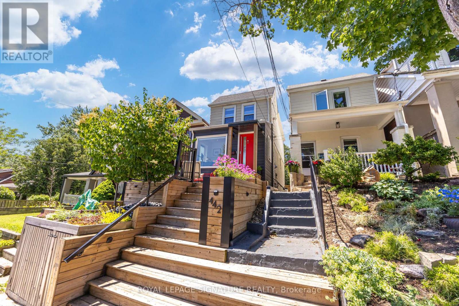 442 Rhodes Avenue, Toronto, Ontario  M4L 3A5 - Photo 3 - E13505056