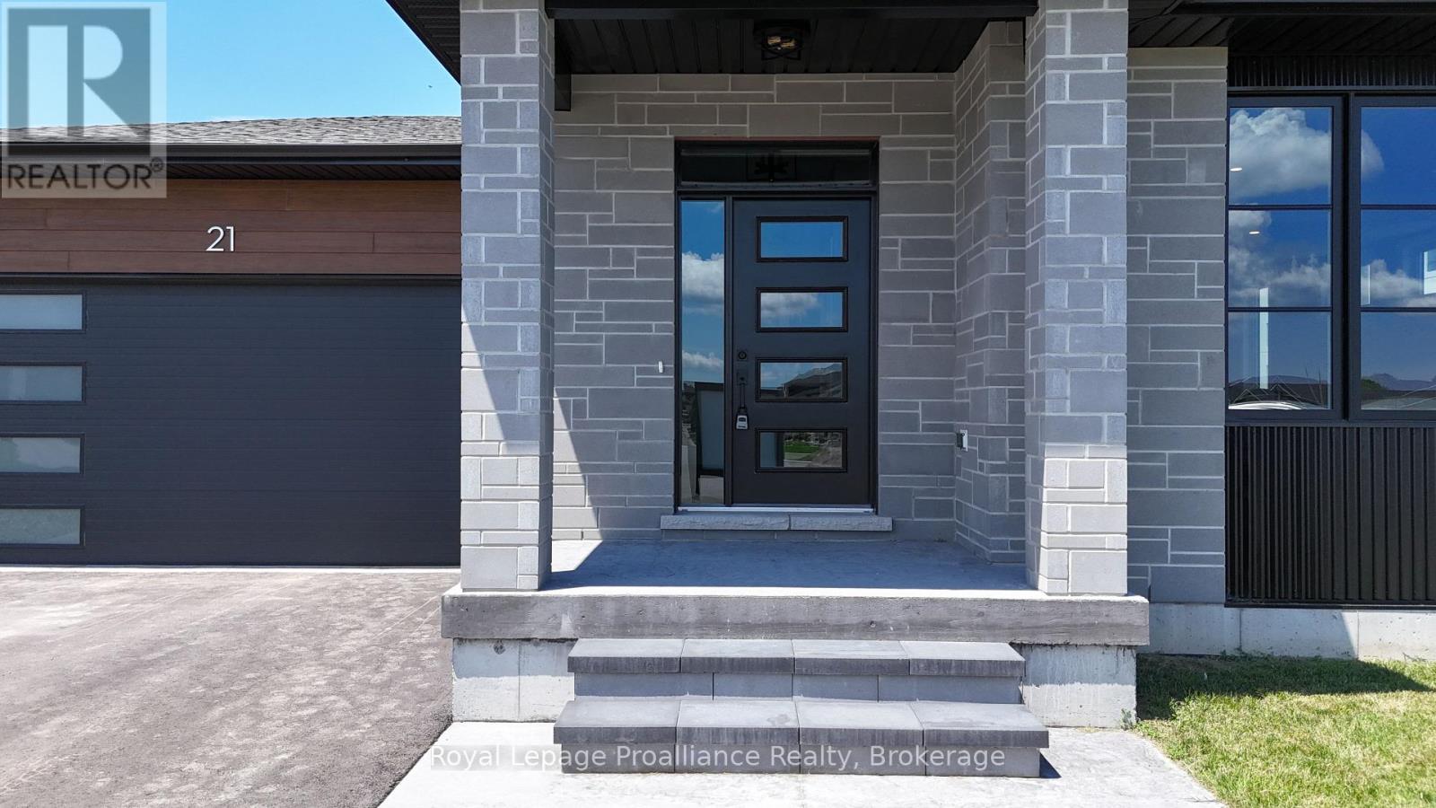 21 Horton Court, Belleville, Ontario  K8P 0G7 - Photo 3 - X12878082