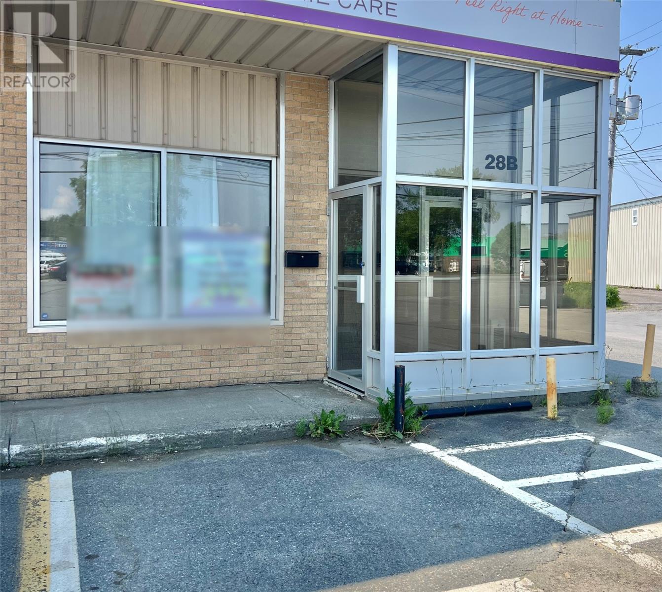 <div class="slider-price">$22 / ft<sup>2</sup></div><p>28 Cromer Avenue, Grand Falls-Windsor, Newfoundland & Labrador</p>