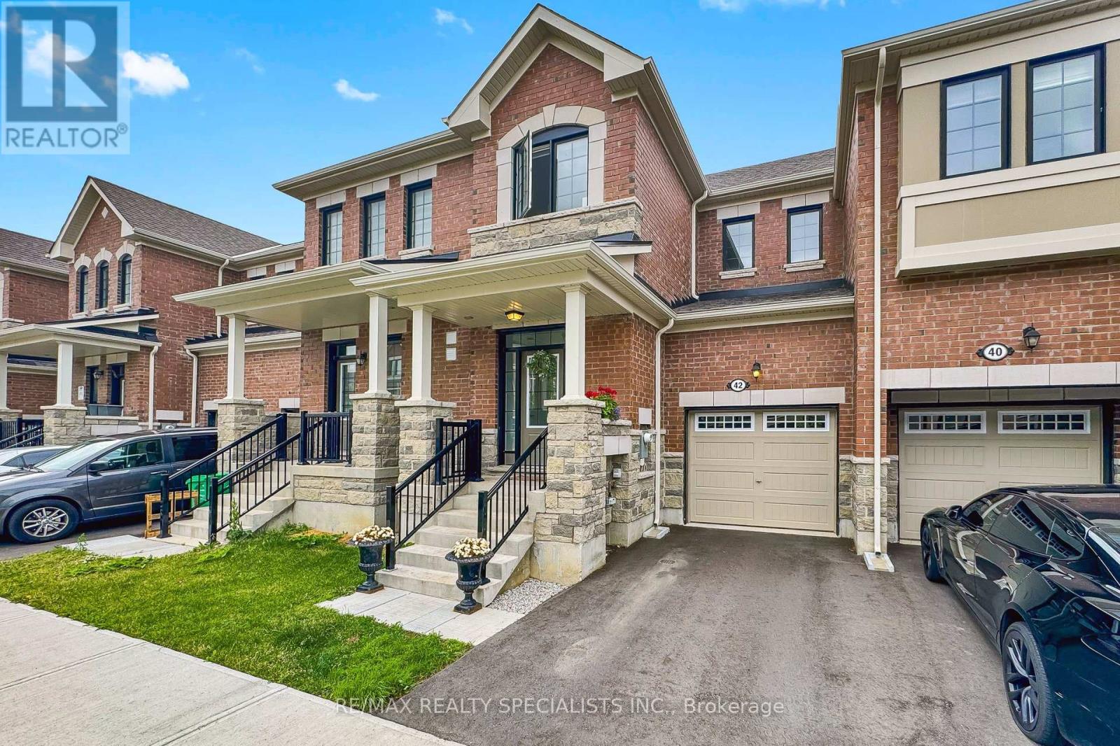 42 Keppel Circle, Brampton, Ontario  L7A 5L1 - Photo 2 - W13506024