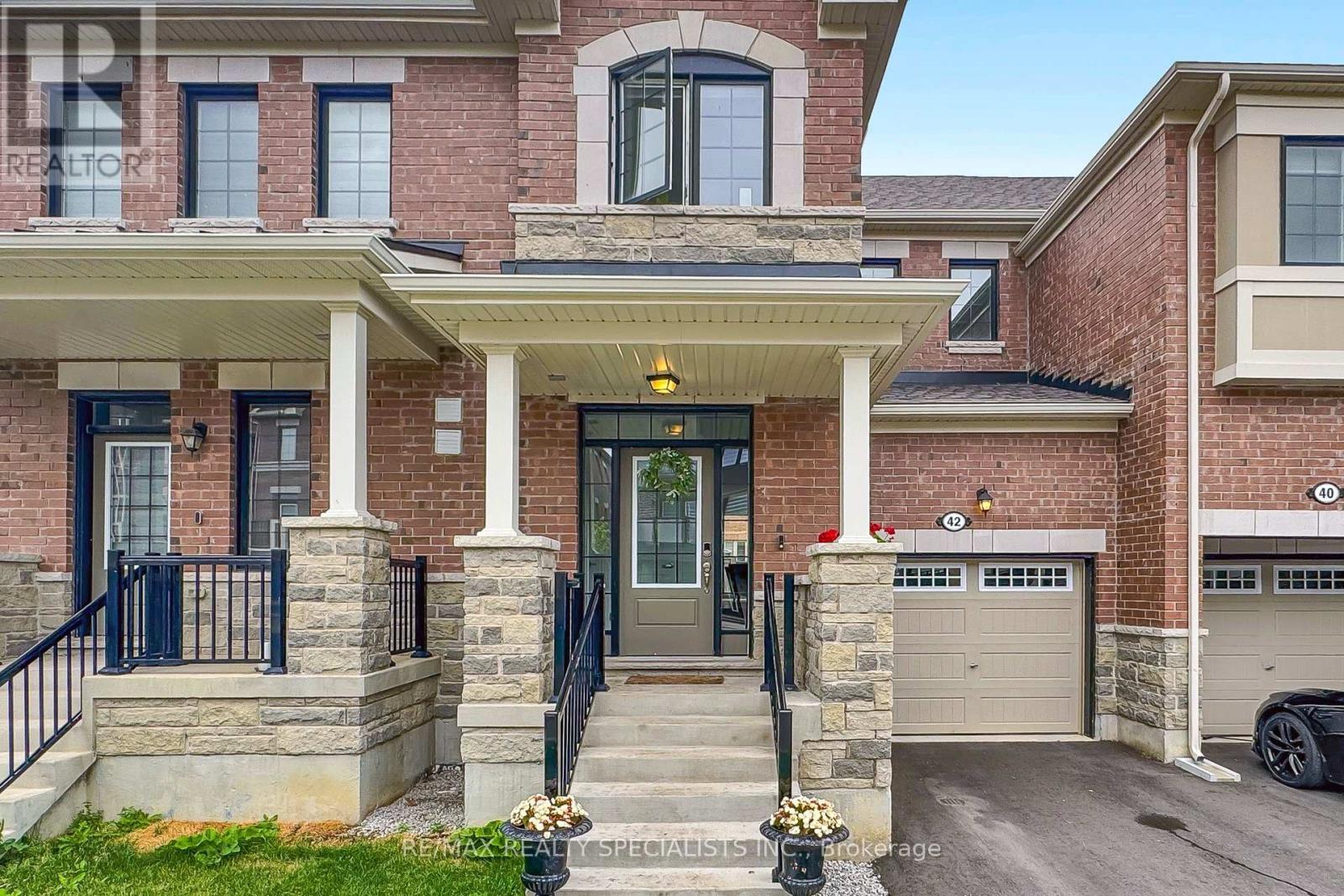 42 Keppel Circle, Brampton, Ontario  L7A 5L1 - Photo 3 - W13506024