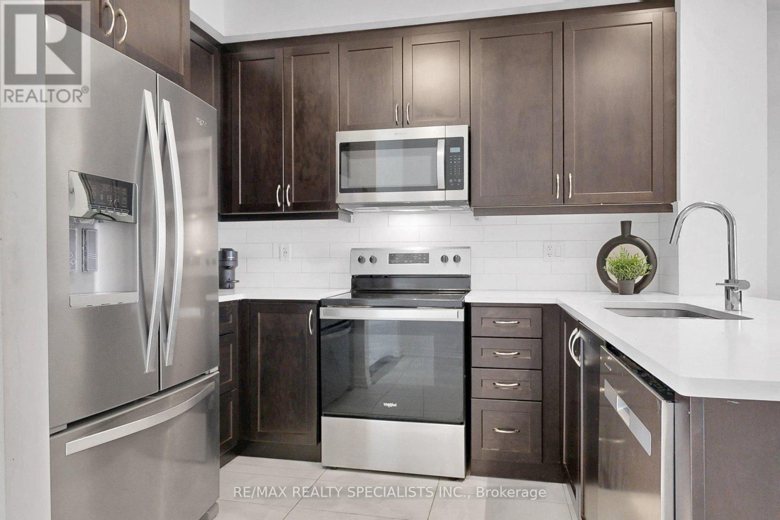 42 Keppel Circle, Brampton, Ontario  L7A 5L1 - Photo 8 - W13506024