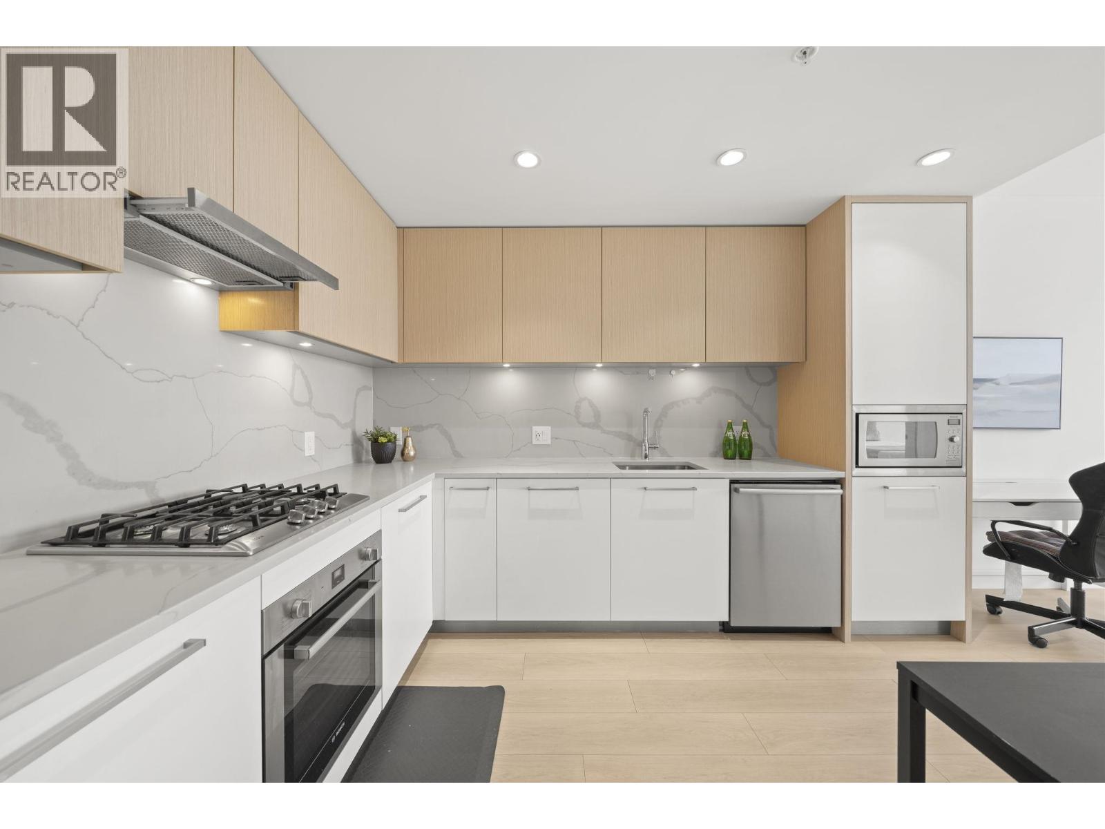 1307 567 CLARKE ROAD