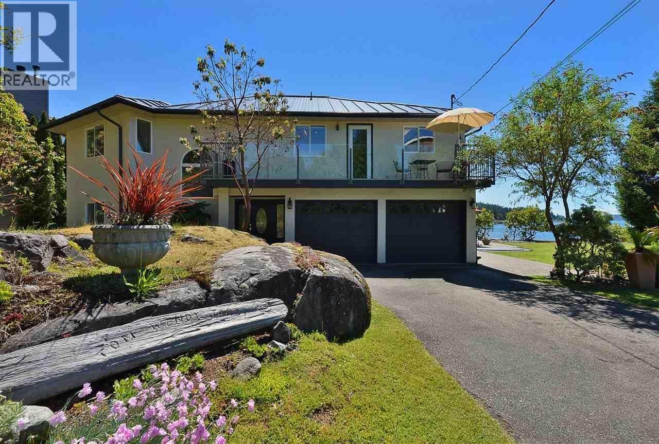5620 MINTIE ROAD, Halfmoon Bay, British Columbia