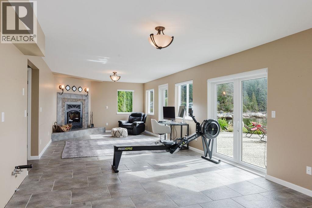5620 Mintie Road, Halfmoon Bay, British Columbia  V7Z 1E8 - Photo 31 - R3141320