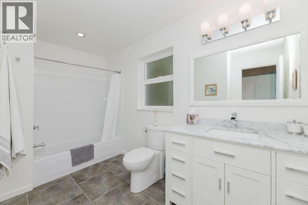 5620 Mintie Road, Halfmoon Bay, British Columbia  V7Z 1E8 - Photo 36 - R3141320