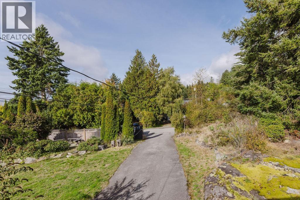 5620 Mintie Road, Halfmoon Bay, British Columbia  V7Z 1E8 - Photo 9 - R3141320