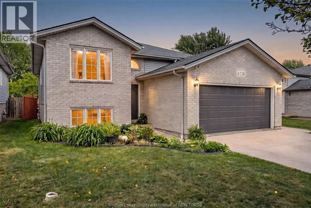 4238 SHARON, Windsor, Ontario