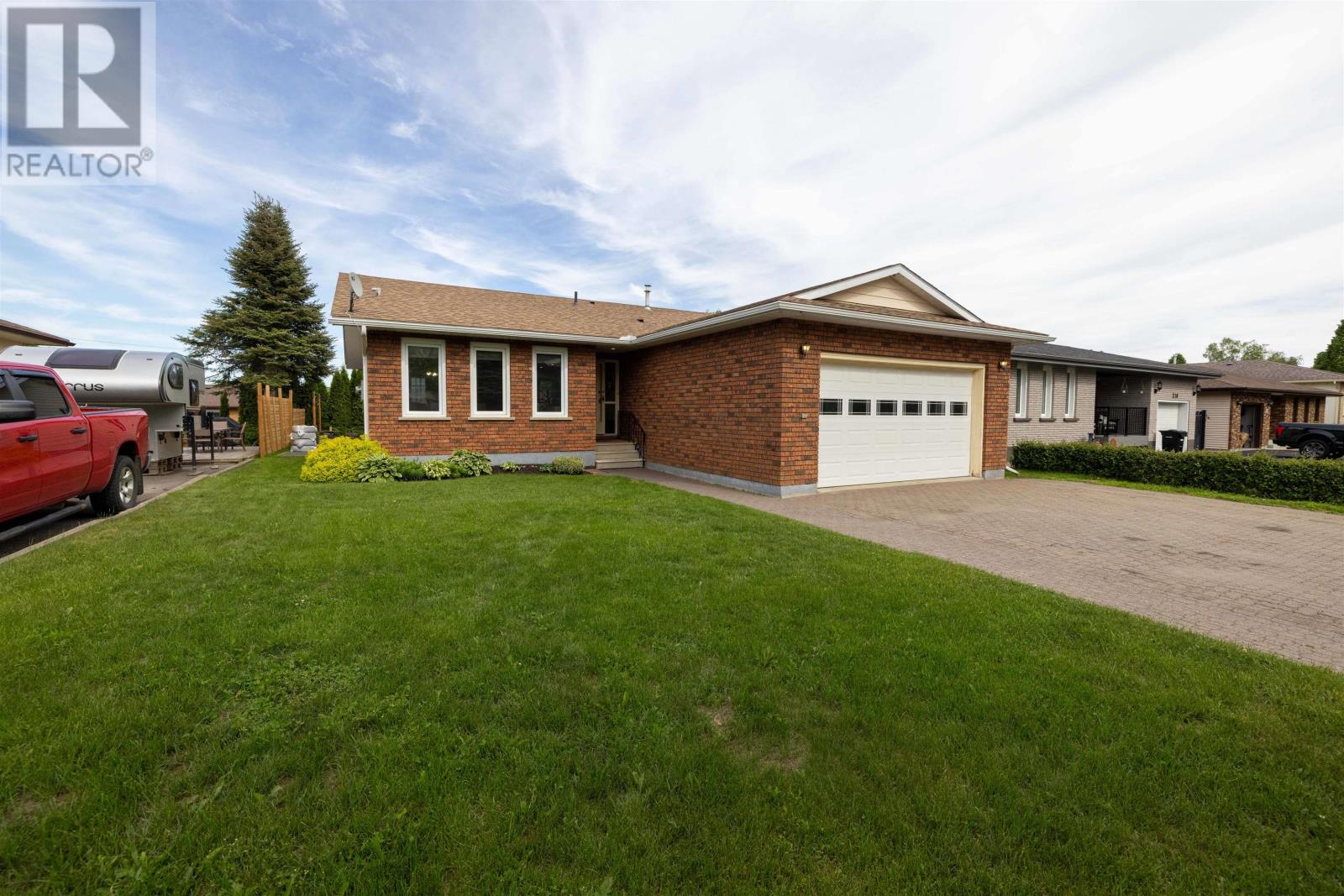212 Downing ST, Thunder Bay, Ontario
