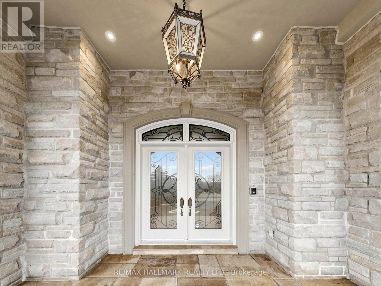 11 Cranborne Chase, Whitchurch-Stouffville, Ontario  L4A 0C6 - Photo 4 - N12953598