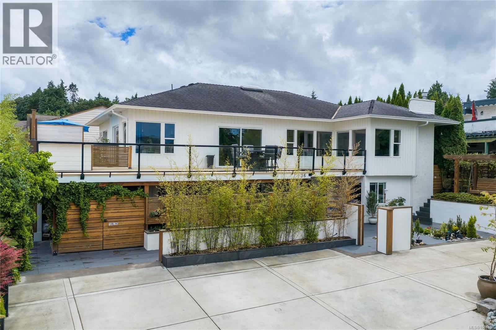 136 Maquinna Cres
