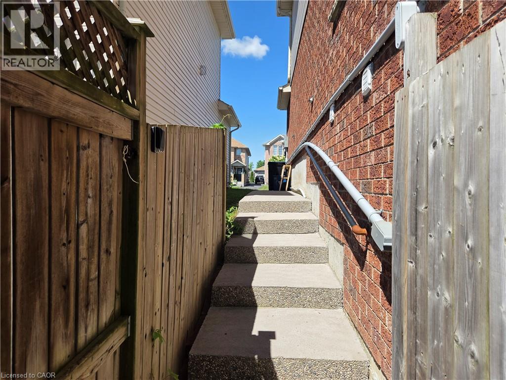 709 Windflower Crescent, Kitchener, Ontario  N2E 4B3 - Photo 5 - 40844152