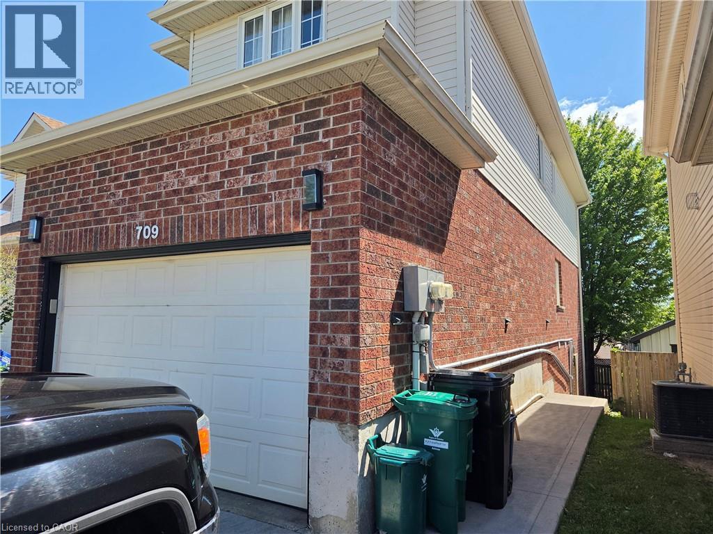 709 Windflower Crescent, Kitchener, Ontario  N2E 4B3 - Photo 3 - 40844152