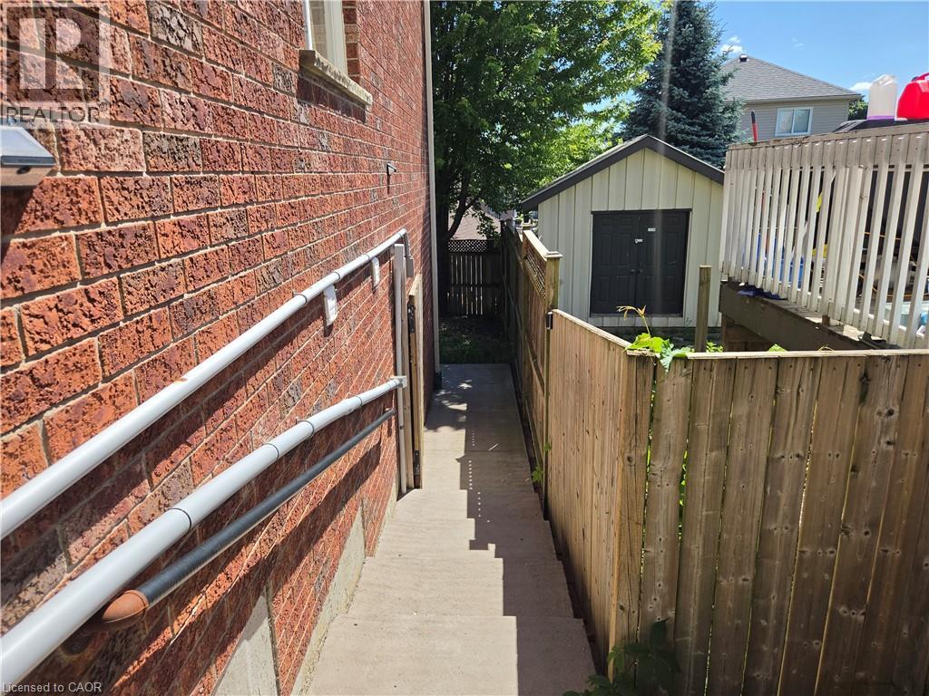709 Windflower Crescent, Kitchener, Ontario  N2E 4B3 - Photo 4 - 40844152