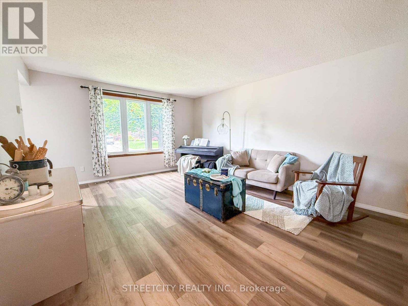 2623 Kaymar Crescent, Sarnia, Ontario  N0N 1C0 - Photo 3 - X13506176