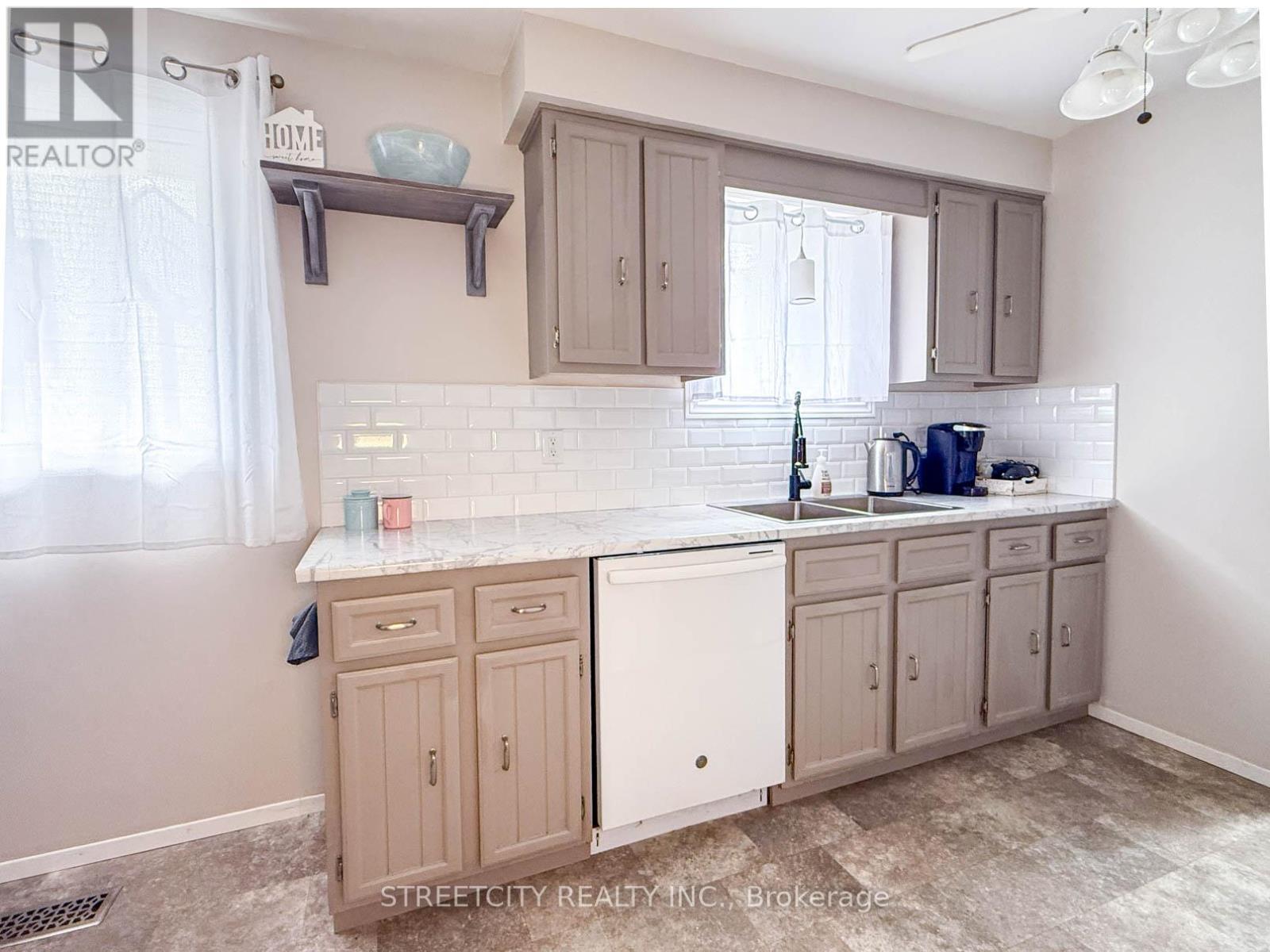2623 Kaymar Crescent, Sarnia, Ontario  N0N 1C0 - Photo 7 - X13506176