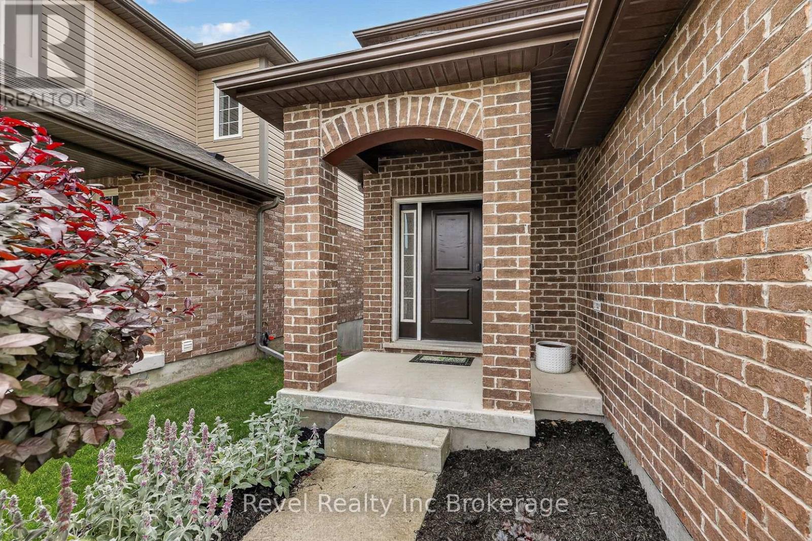 718 Frontenac Crescent, Woodstock, Ontario  N4V 0B1 - Photo 4 - X13505876